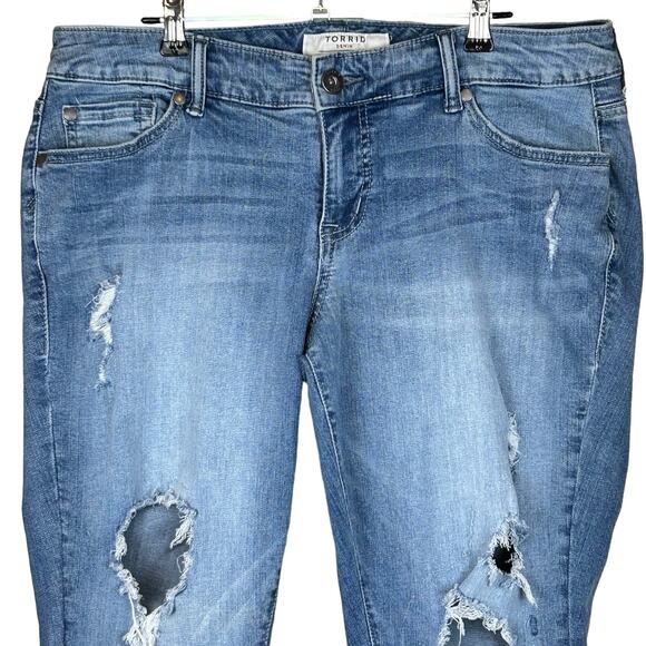 Torrid Boyfriend Jeans Women Ripped Distressed Frayed Hems Stone Wash Crop Denim - Picture 2 of 15